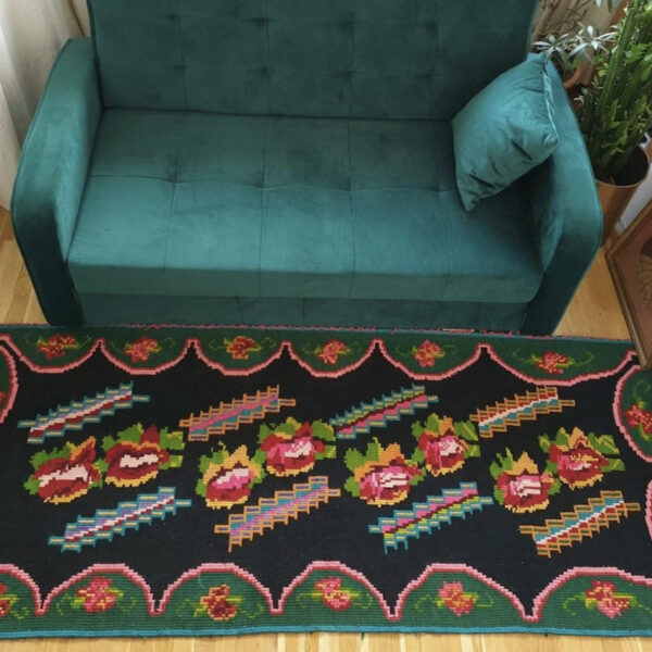 tapis moldave motif fleur coloré traditionnel artisanal