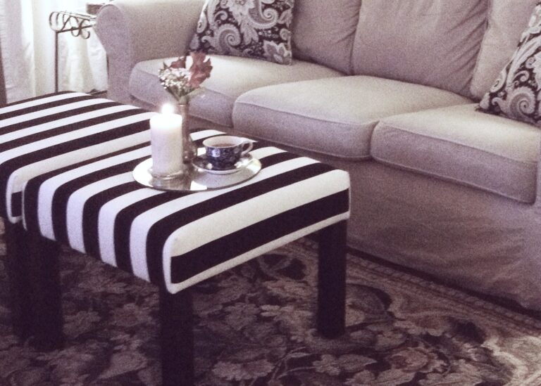 IKEA hack pouf transformer une table basse Blog déco ClemATC