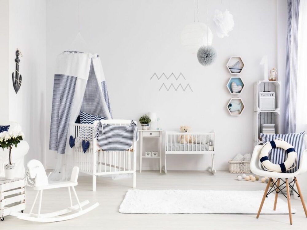 couleur chambre bébé déco marine bleu blanche chaise scandinave