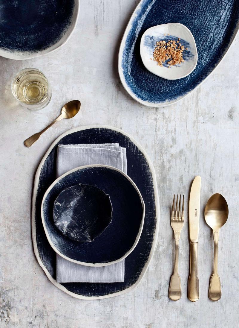 blog déco clematc vaisselle art de table rustique artisanal bleu marine couvert laiton