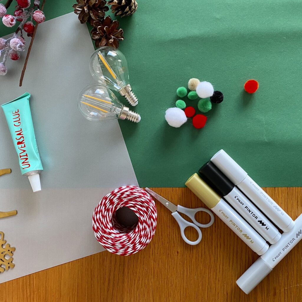 déco Noël fait maison boule ampoule recyclée ancienne usagée