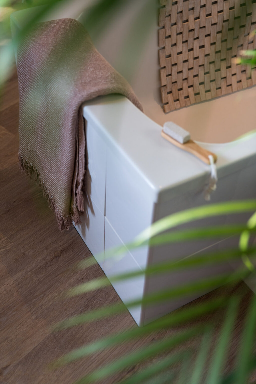 rénovation suite parentale diy sol imitation parquet salle de bain baignoire