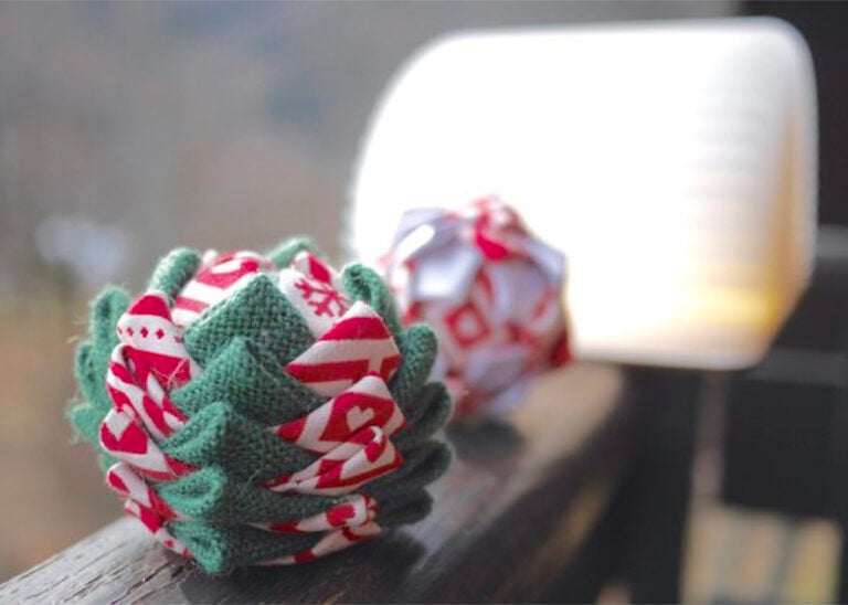 Tuto DIY boule de Noël en tissu - Blog Déco - Clem ATC