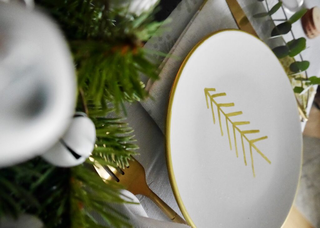 table de Noël 2020 made in France vaisselle blog déco - clem around the corner