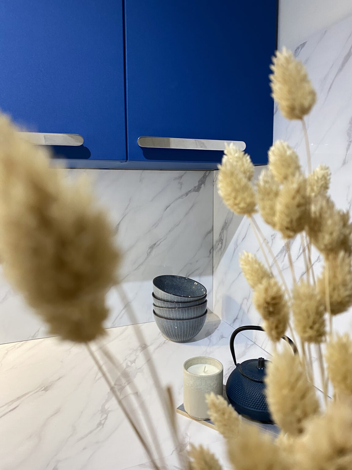 cuisine colorée bleu klein électrique - blog déco clem
