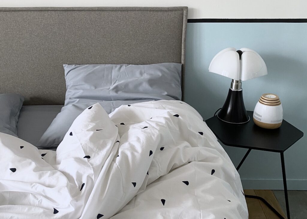 housse de couette en coton bio blanche bleue - blog déco clem around the corner
