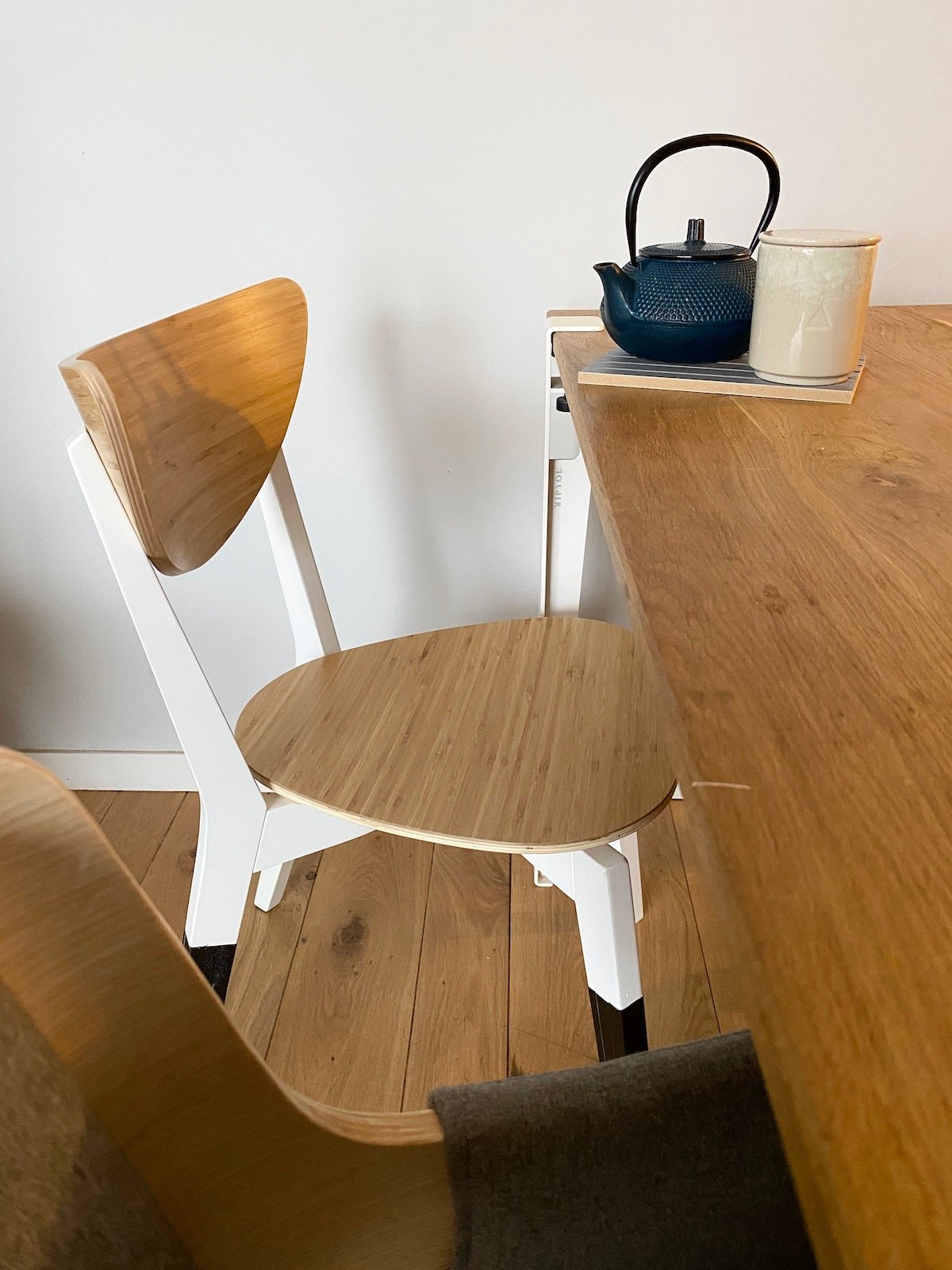 salle à manger bois chêne massif table pied blanc tiptoe chaise