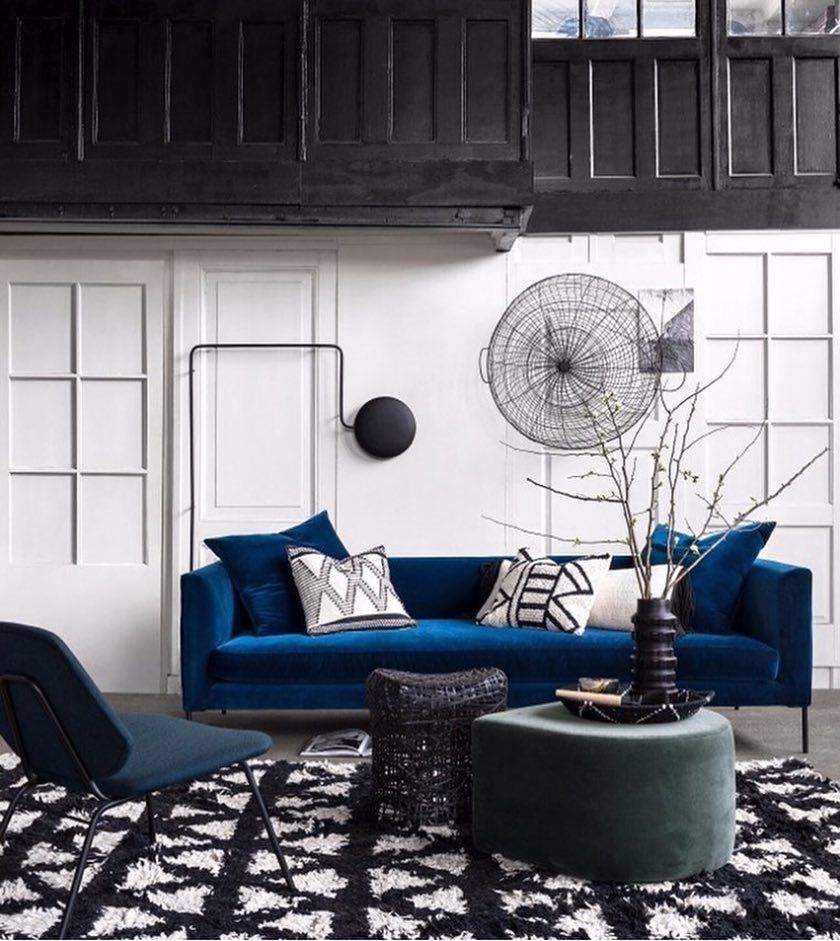 salon déco chalet cosy noir bleu blanc moderne contemporain