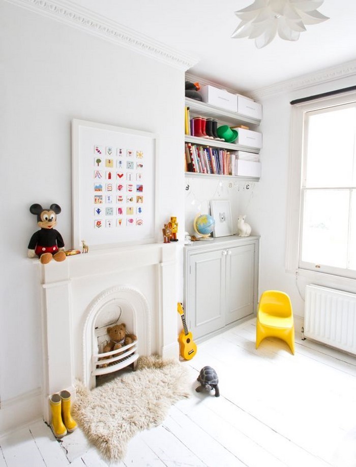 cheminée chambre enfant espace de rangement total look blanc accessoires jaunes