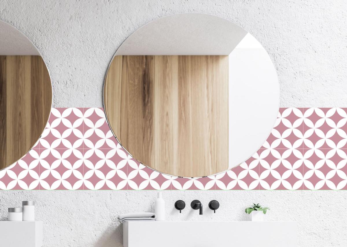 crédence frise rouge motif miroir rond salle de bain
