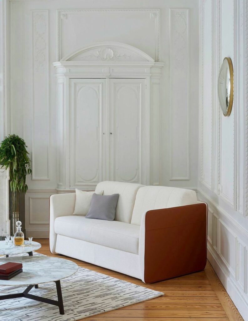 canapé convertible bicolore blanc rouge cuir appartement parisien