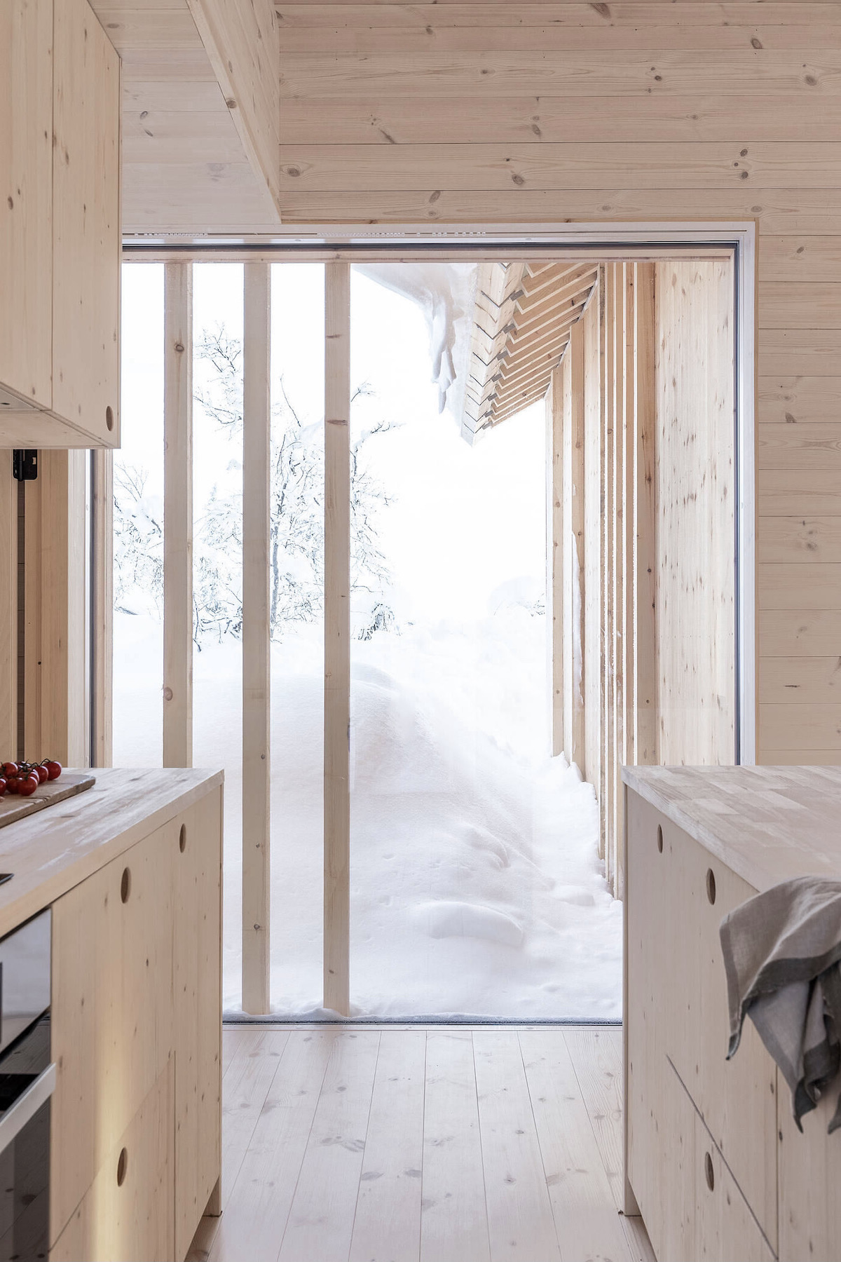 mini chalet Norvège neige voyage architecture traditionnelle