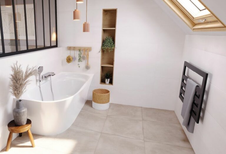 aménagement baignoire suite parentale sous toit combles