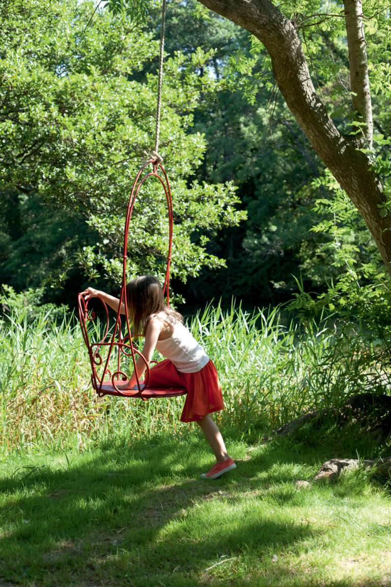 balançoire fer forgé aluminium Fermob retro rouge