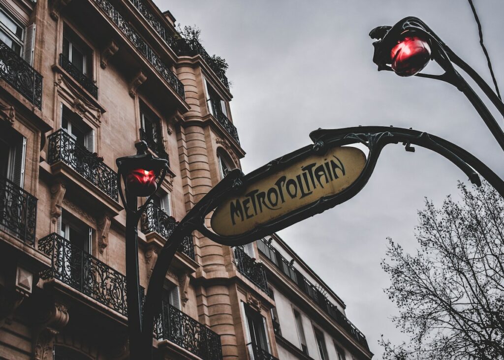 Quelle est la différence entre Art Nouveau et Art Déco