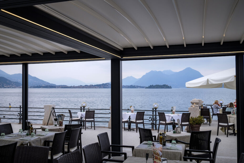 Pergola restaurant rétractable bonne adresse lac majeur cava drink