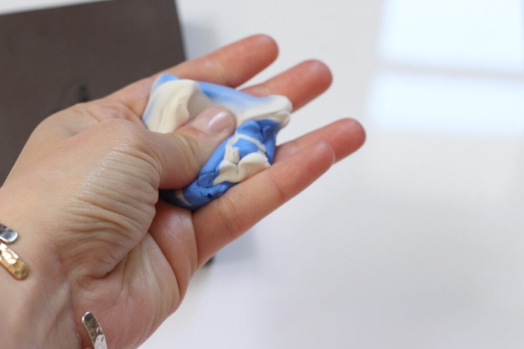 comment former pâte moulage bleue blanche