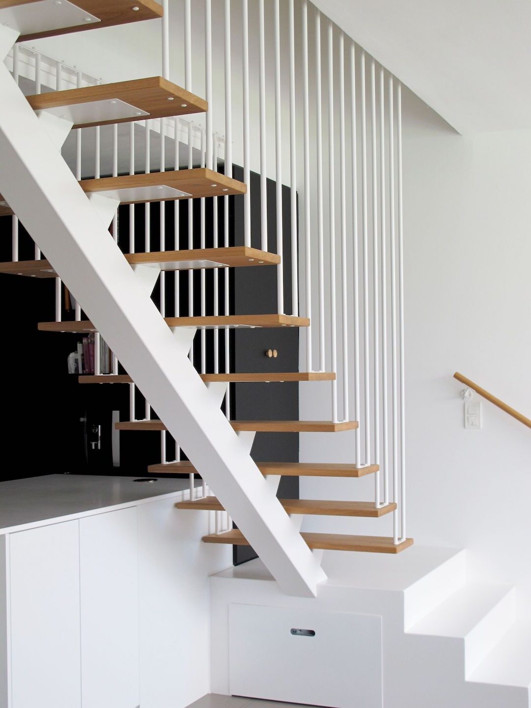 escalier blanc bois barreau fer contemporain