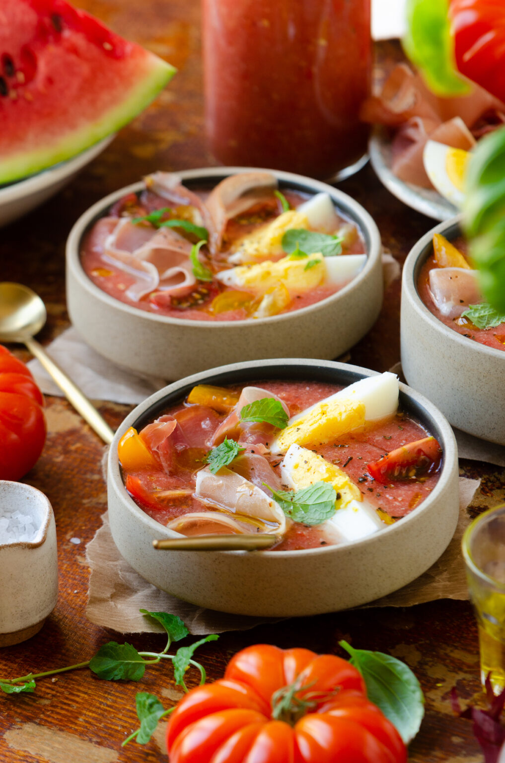 idée dressage présentation gaspacho andalou oeuf jambon serrano