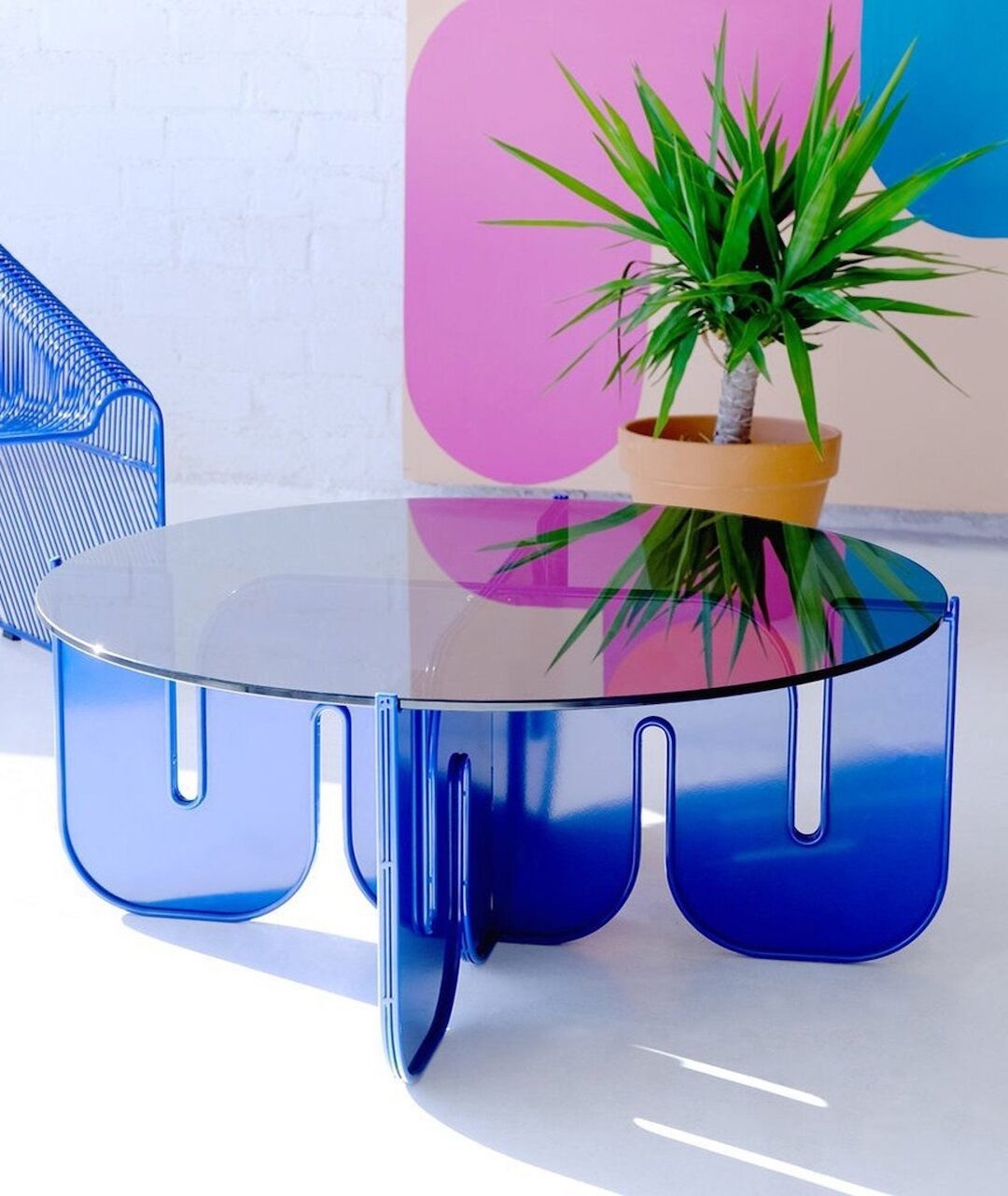 table basse design moderne ronde bleu transparente