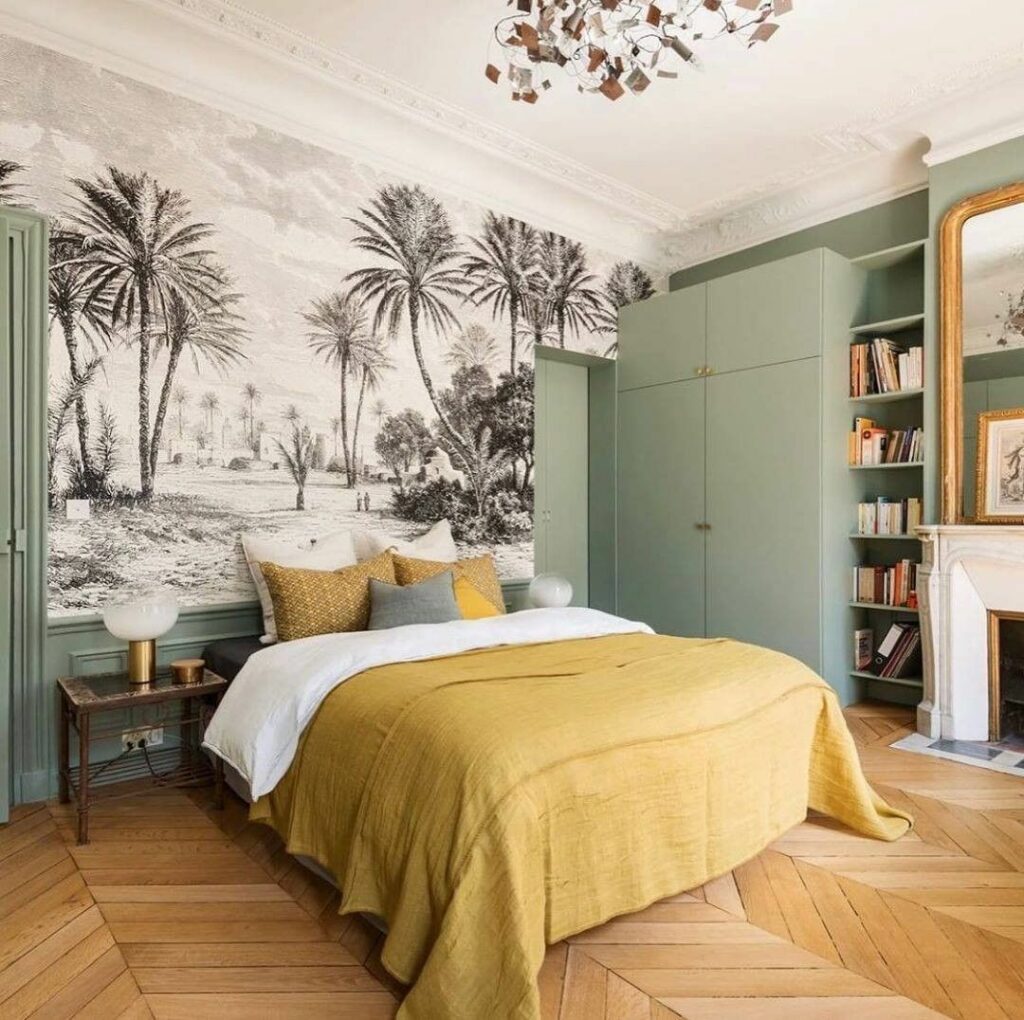inspiration deco parquet bois chevron lit double jaune moutarde mobilier vert pastel