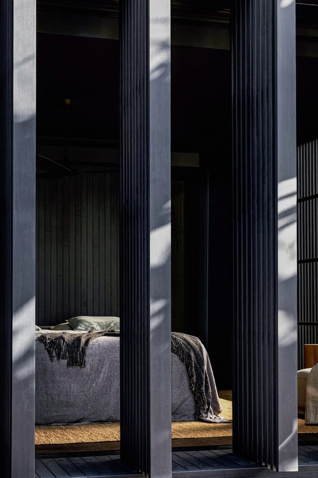longère moderne panneau coulissant chambre ouverte jardin
