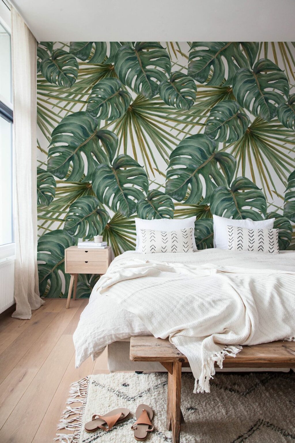 papier peint végétal deco urban jungle lit banc bois tapis berbère