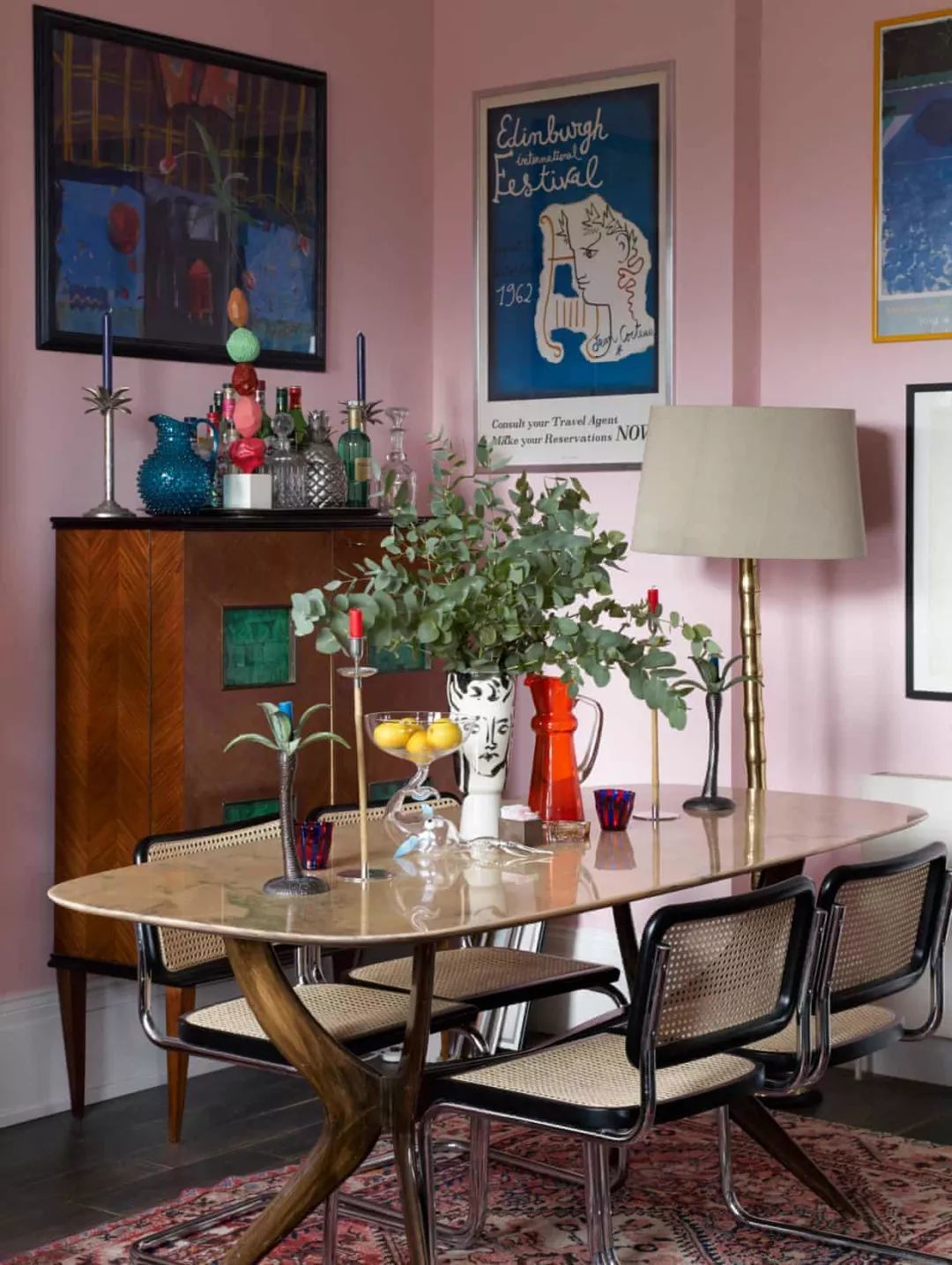 salle à manger style éclectique tapis vintage délavé deco intérieure