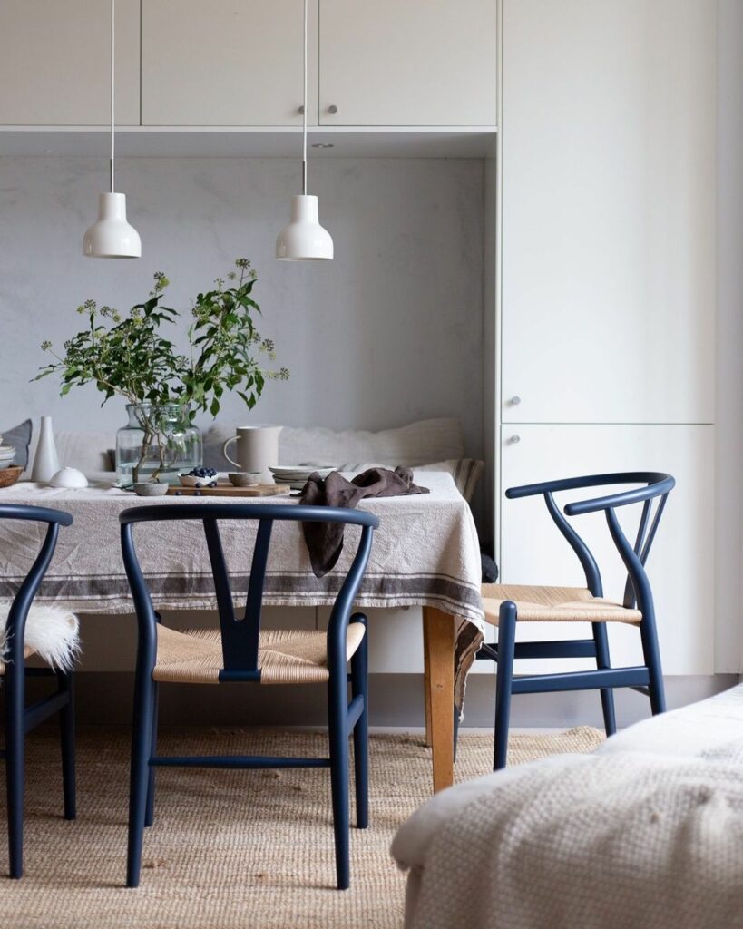 wishbone chair ch24 chaise bleue hans wegner nappe lin harmony