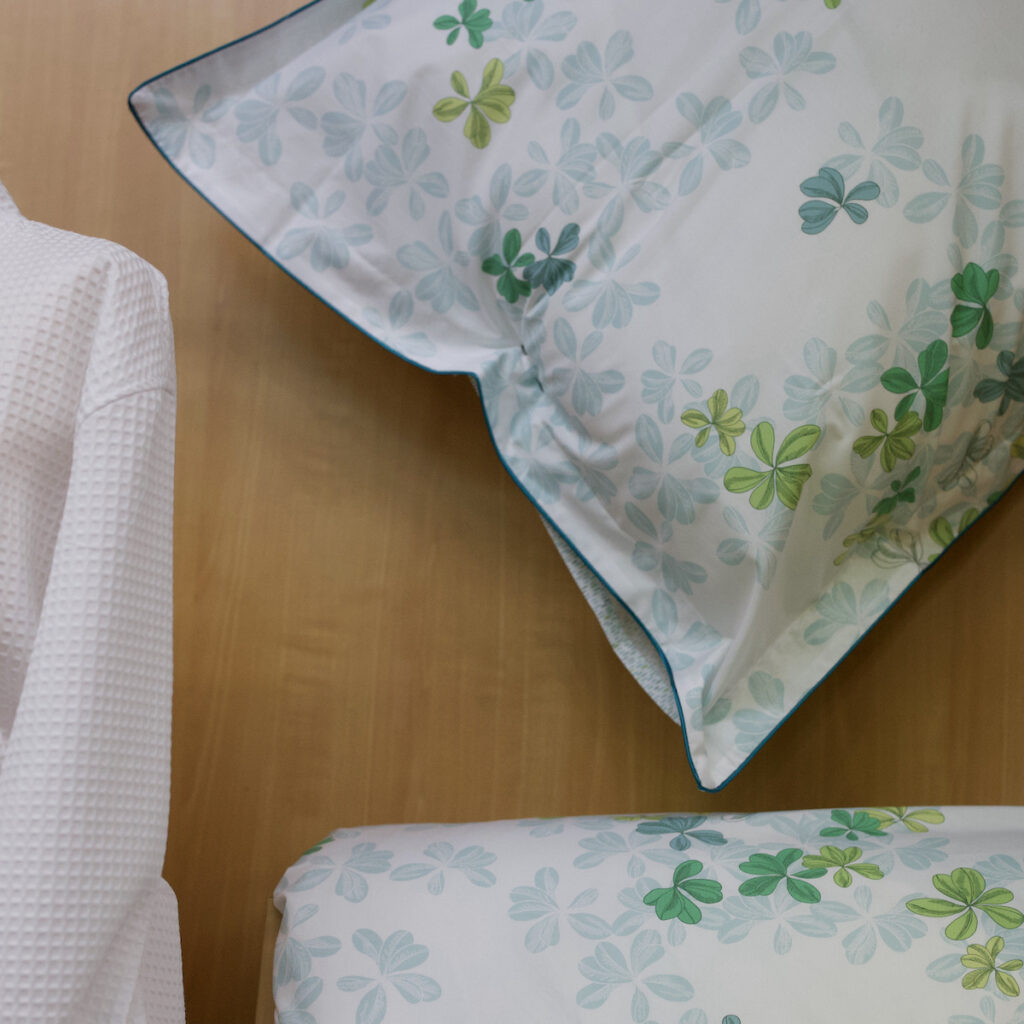 housse de couette taie blanc motif feuille trèfle