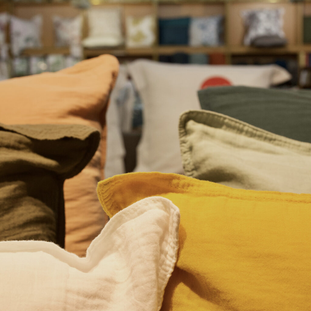 préparer la rentrée housse de coussin gaze de coton jaune vert