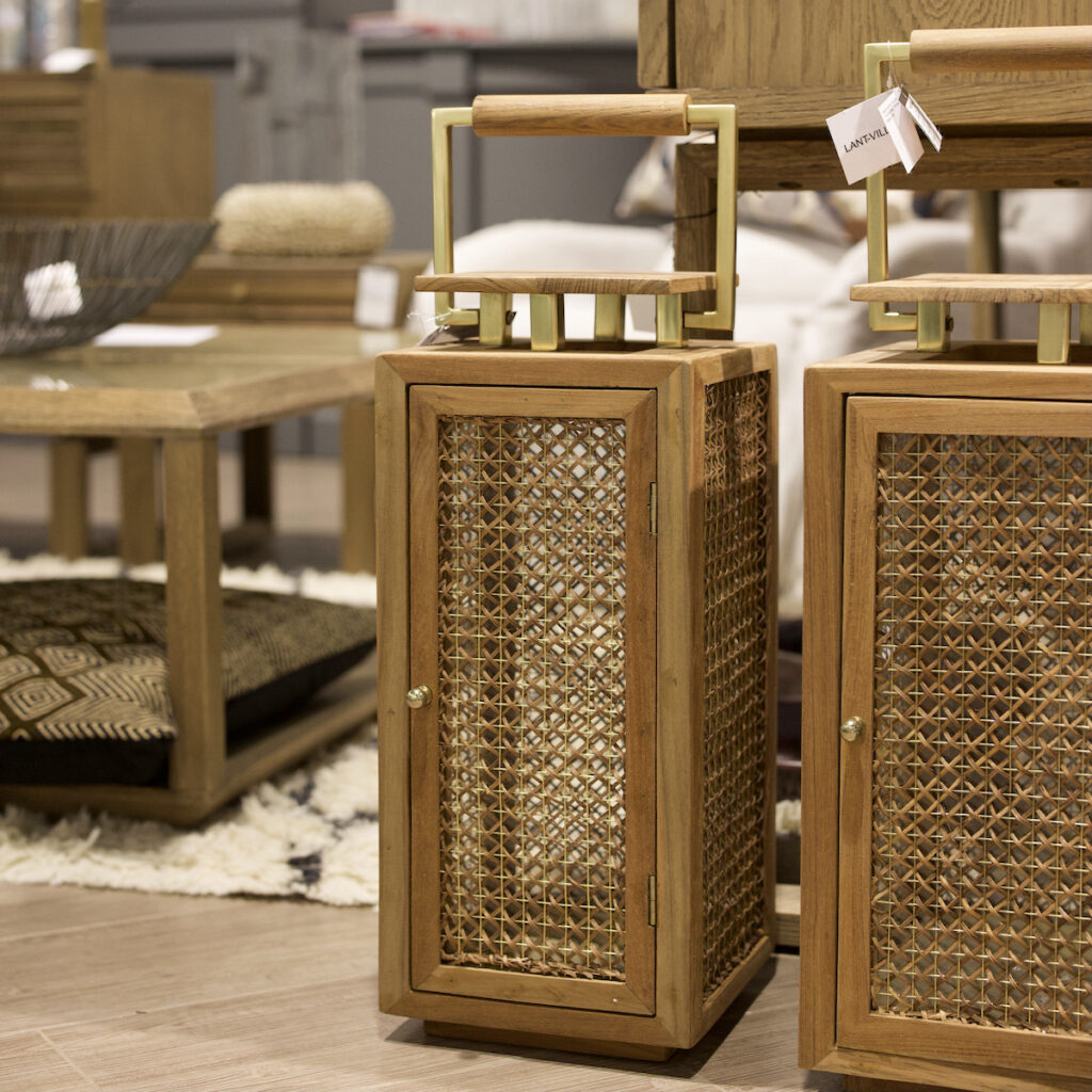 préparer la rentrée déco salon lanterne bois cannage laiton design
