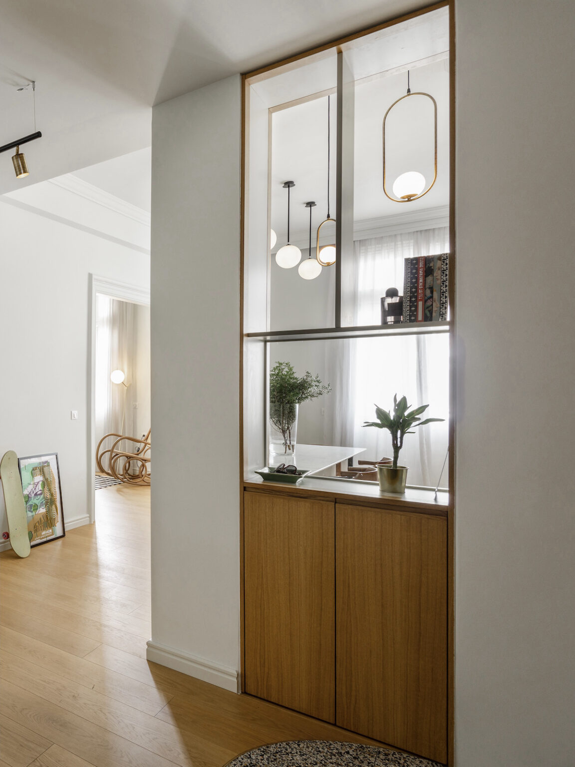 réalisation architecte petite entrée niche ajourée sur séjour