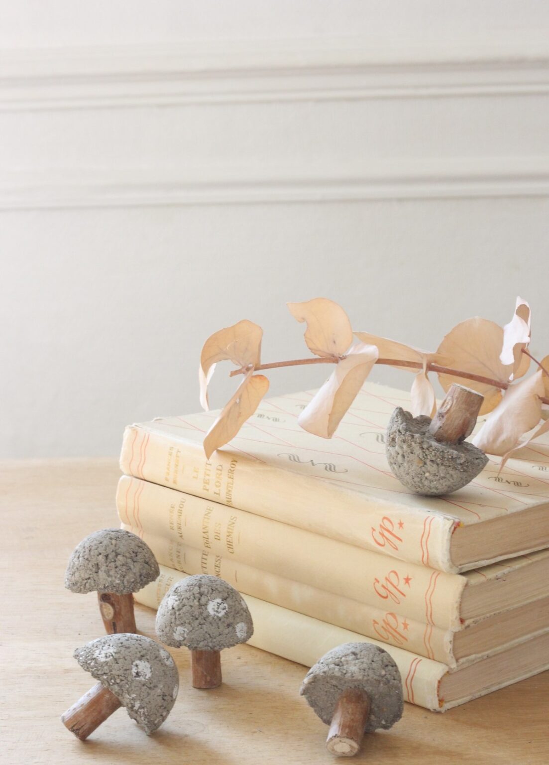 champignons en béton chemin de table diy