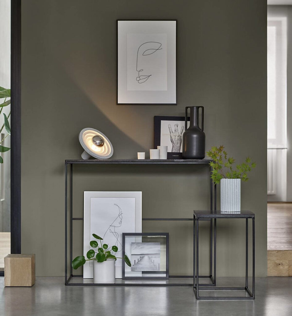 aménager petite entrée mur kaki console noire - blog déco clem