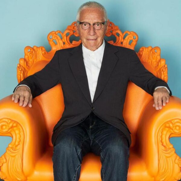 architecte designer contemporain fauteuil orange retro