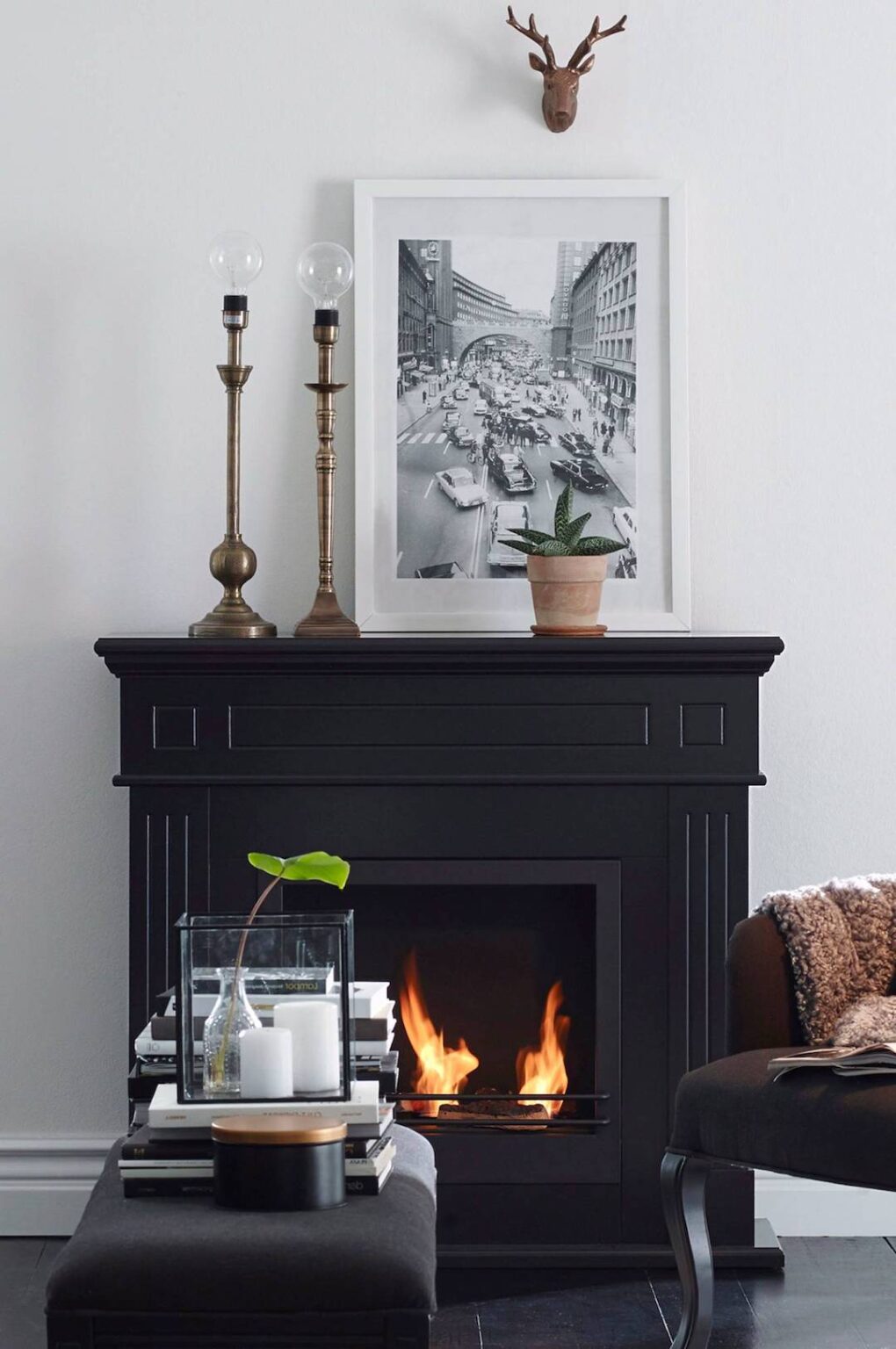 cheminée noir deco bougie accessoires laiton