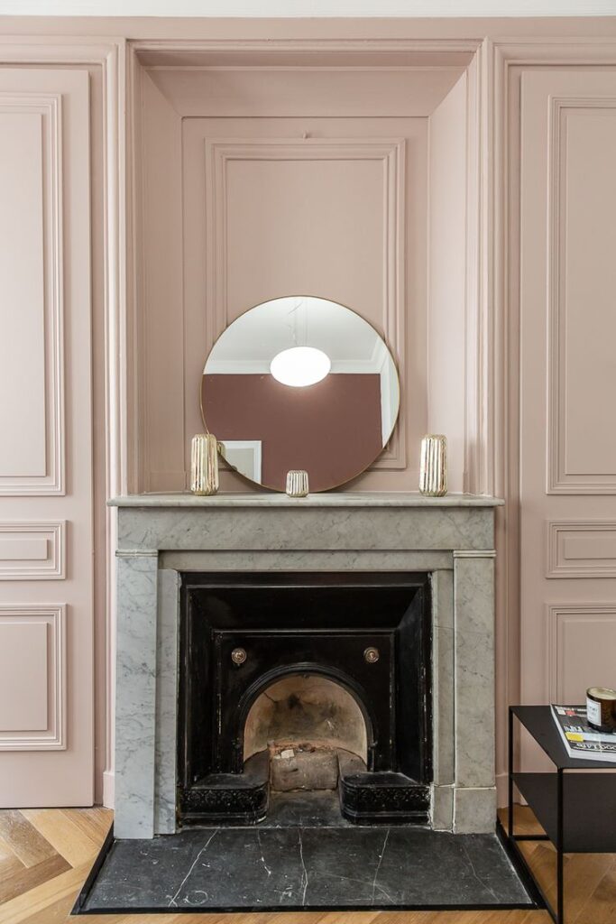 Comment moderniser une cheminée rustique ? - Clem Around The Corner