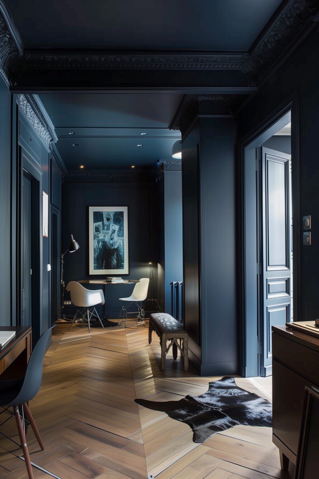 couloir couleur feutrée peinture sombre bleu parquet