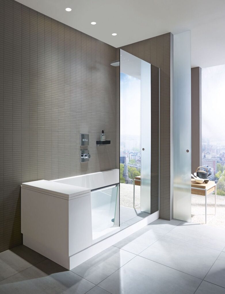 deco sobre moderne baignoire avec porte