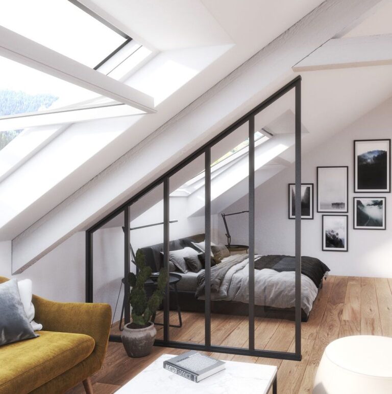 décoration intérieure cloison verrière canapé velours jaune mur de cadre