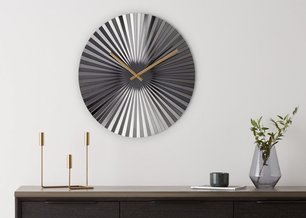 Grande horloge décoration murale ronde acier froissé ondulé