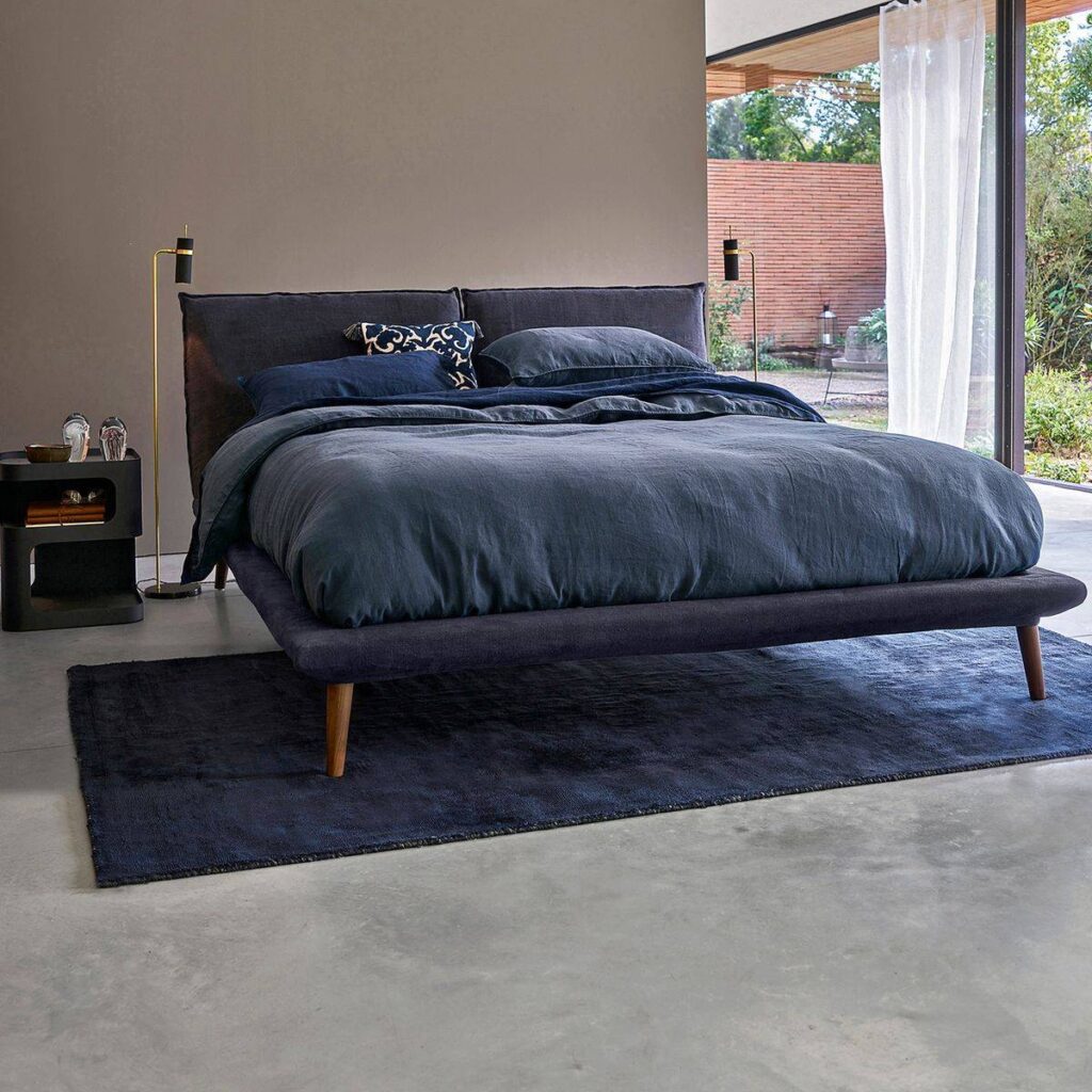 suite parentale mur beige lin lit bleu marine