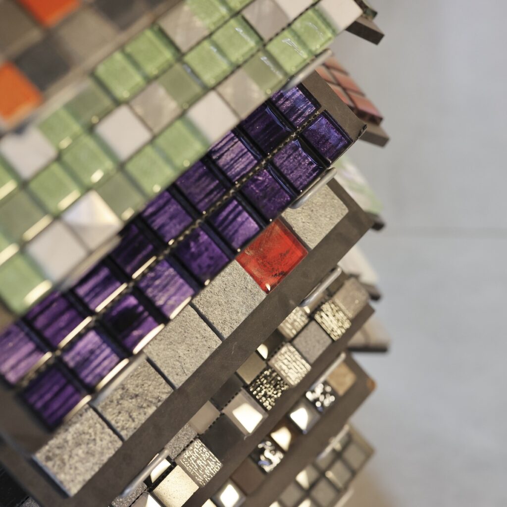 frise carreau salle de bain violet verre very peri