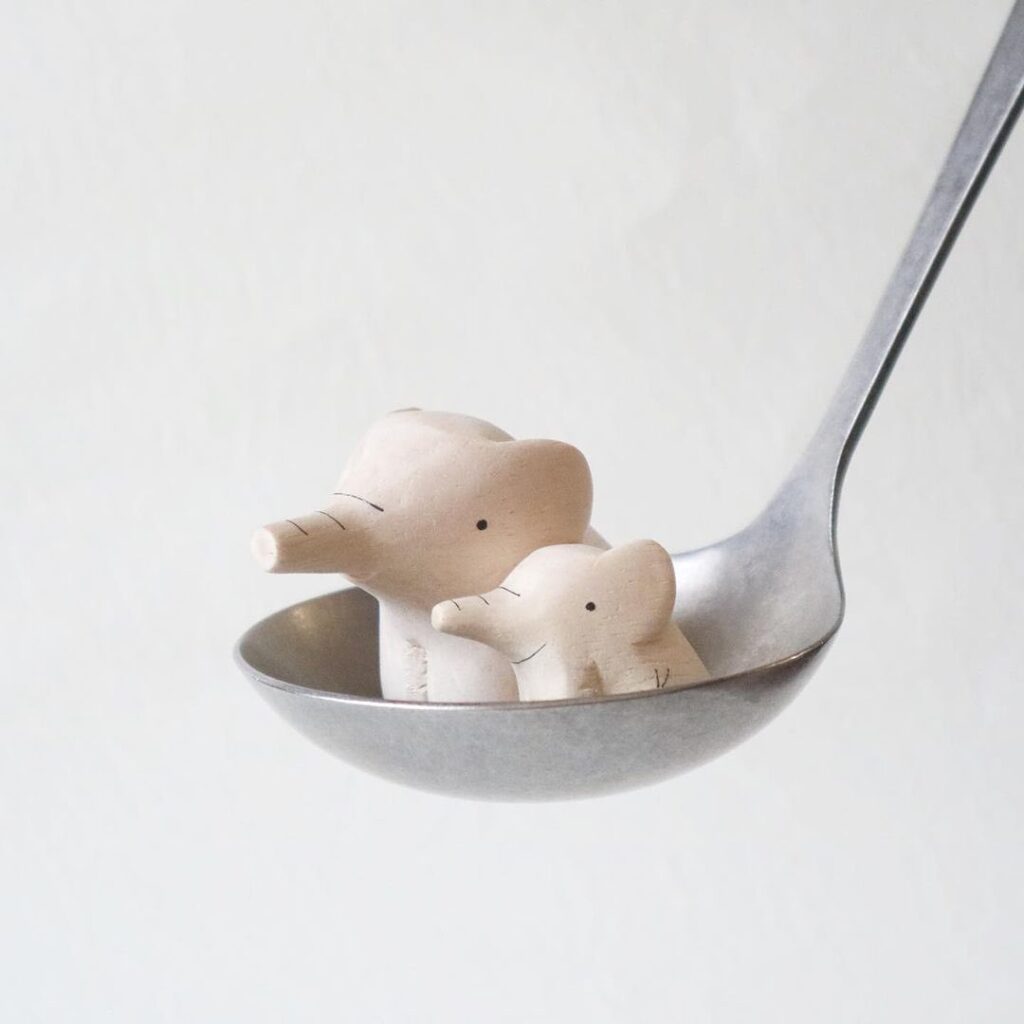 mini statuette éléphant noir blanc éléphanteau
