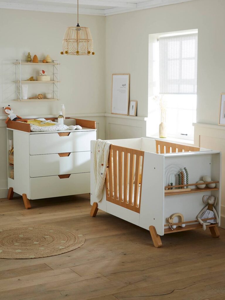 mobilier évolutif lit bébé barreaux amovible Montessori