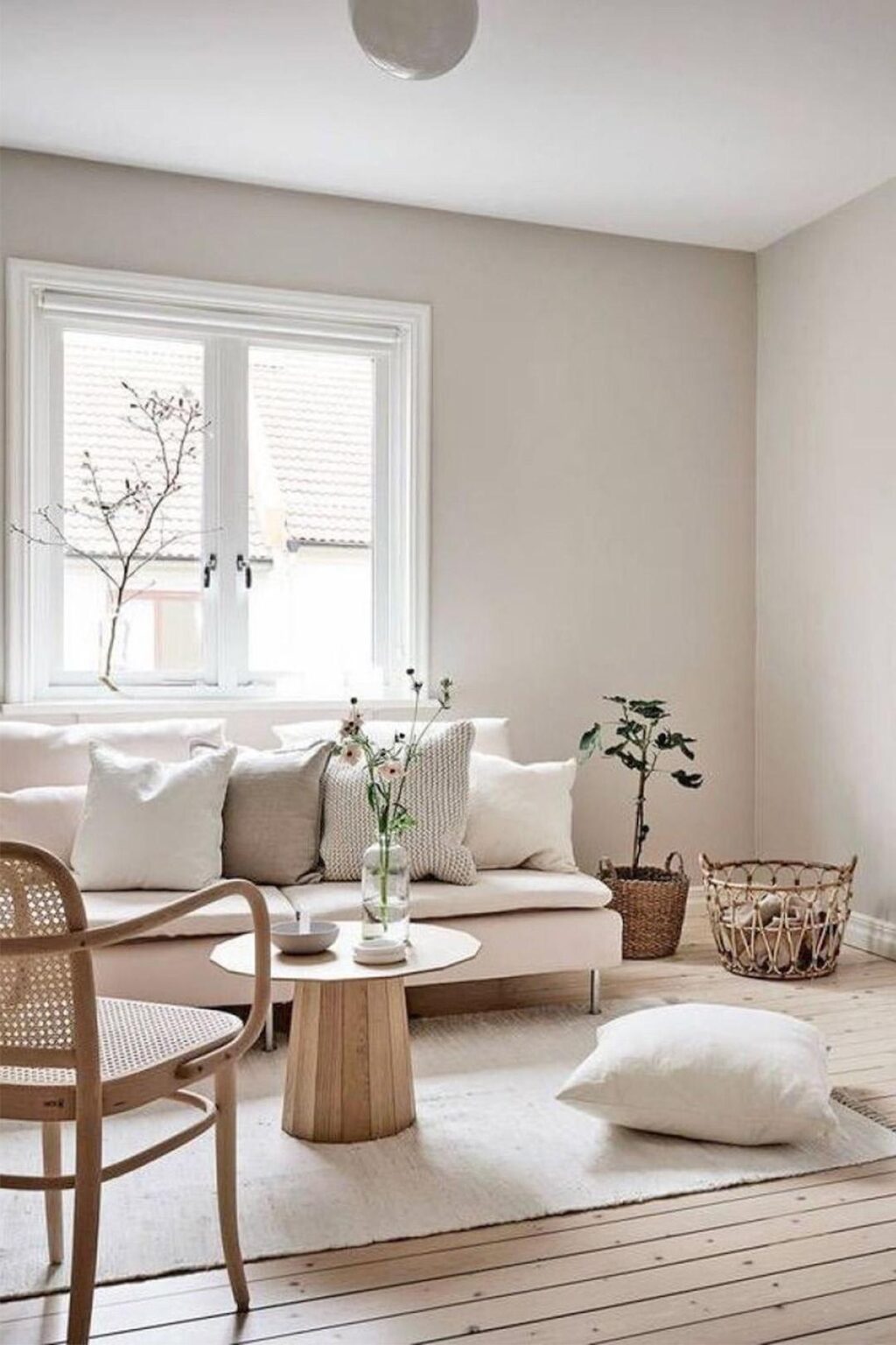 séjour lumineux décoration intérieur parquet mobilier bois canapé droit