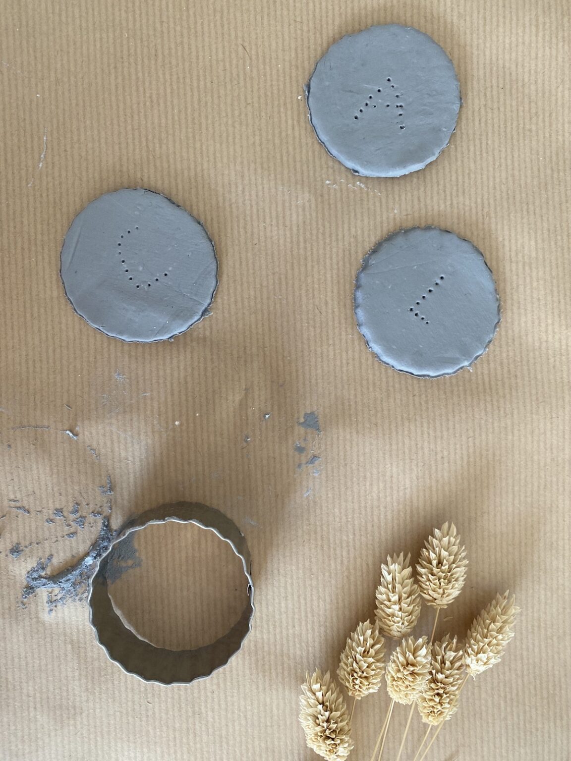 idée initiale argile collier personnalisé