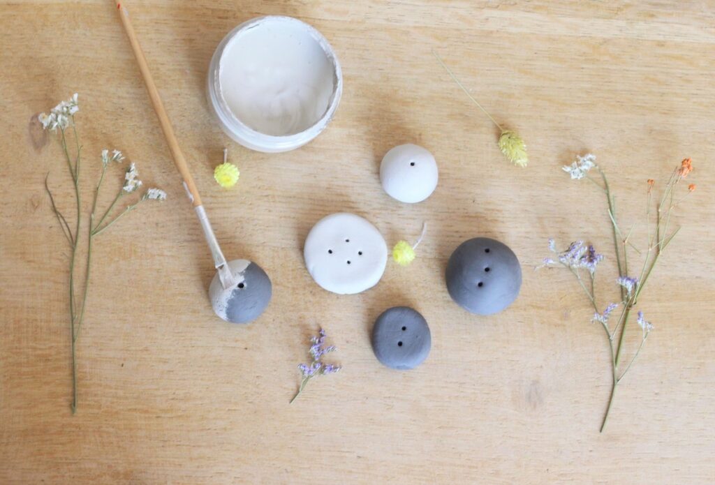 créer petit soliflore minimaliste rond fleur séchée