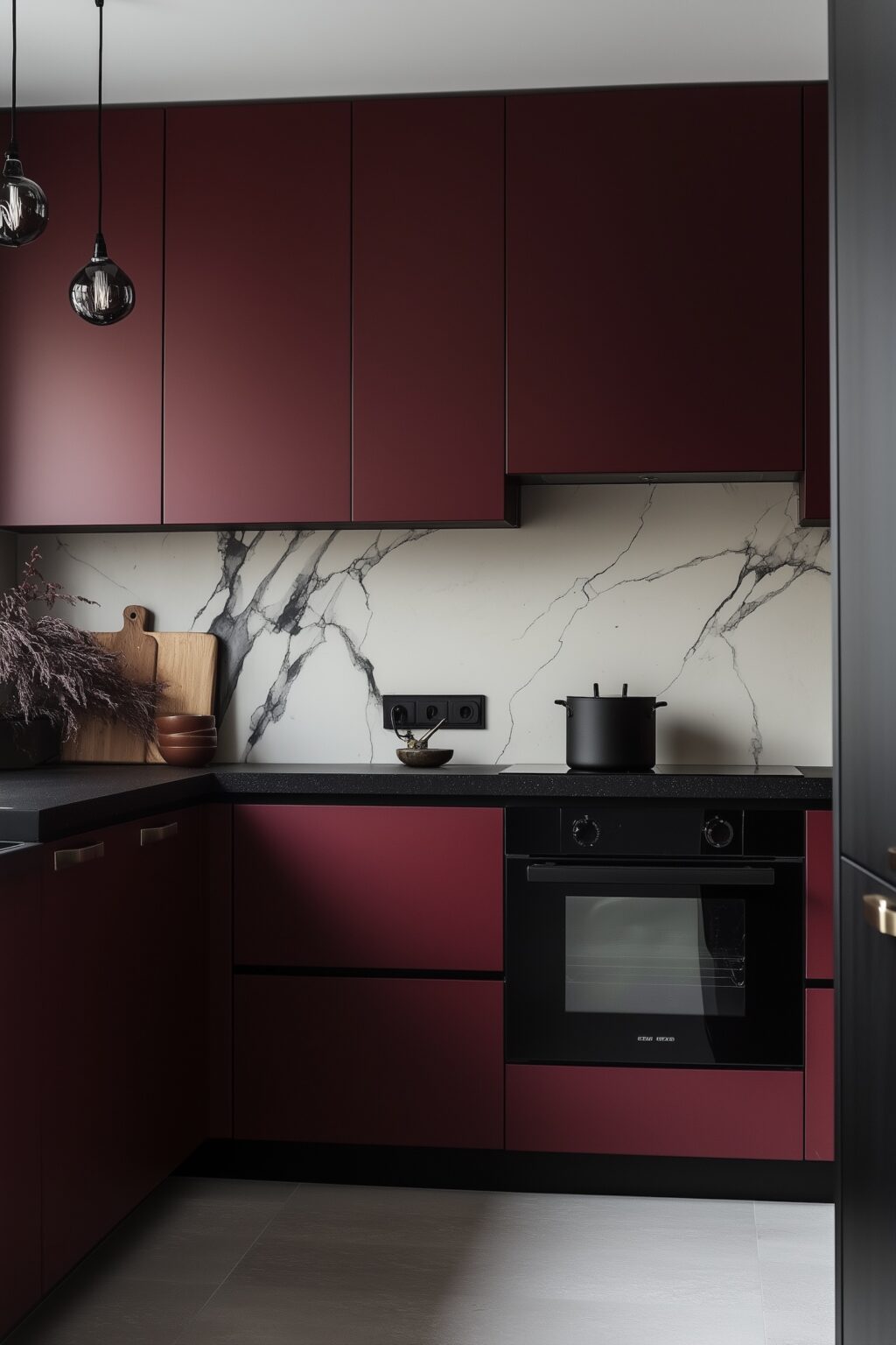 cuisine bordeaux marbre noir contraste